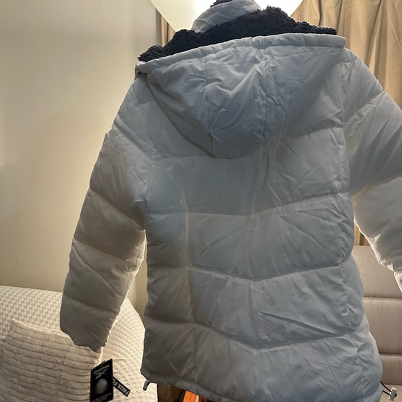 Reebok White and Black Hooded Puffer Jacket - Picture 3 of 4